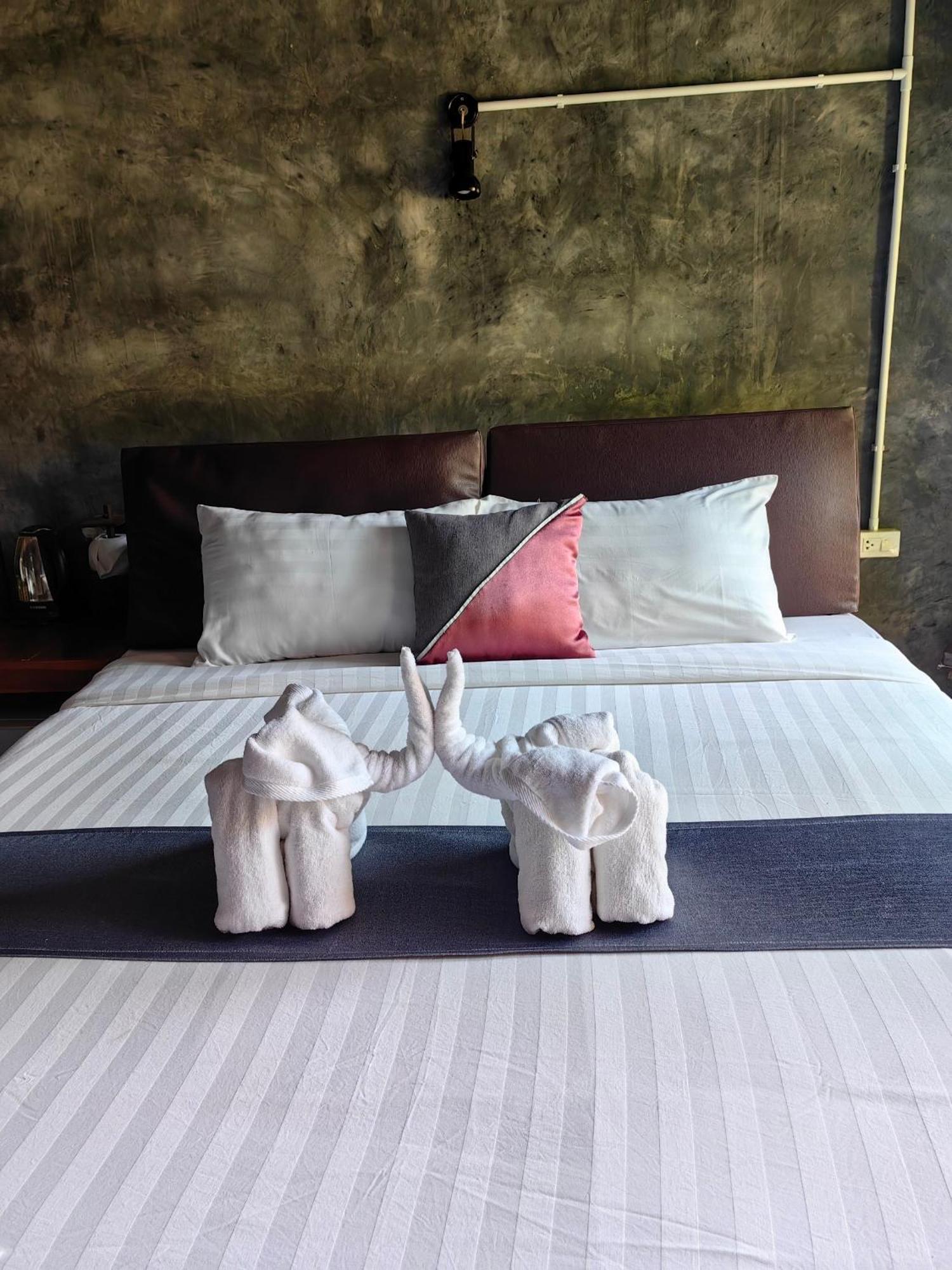 Keeree Loft Resort Thong Pha Phum Exterior photo