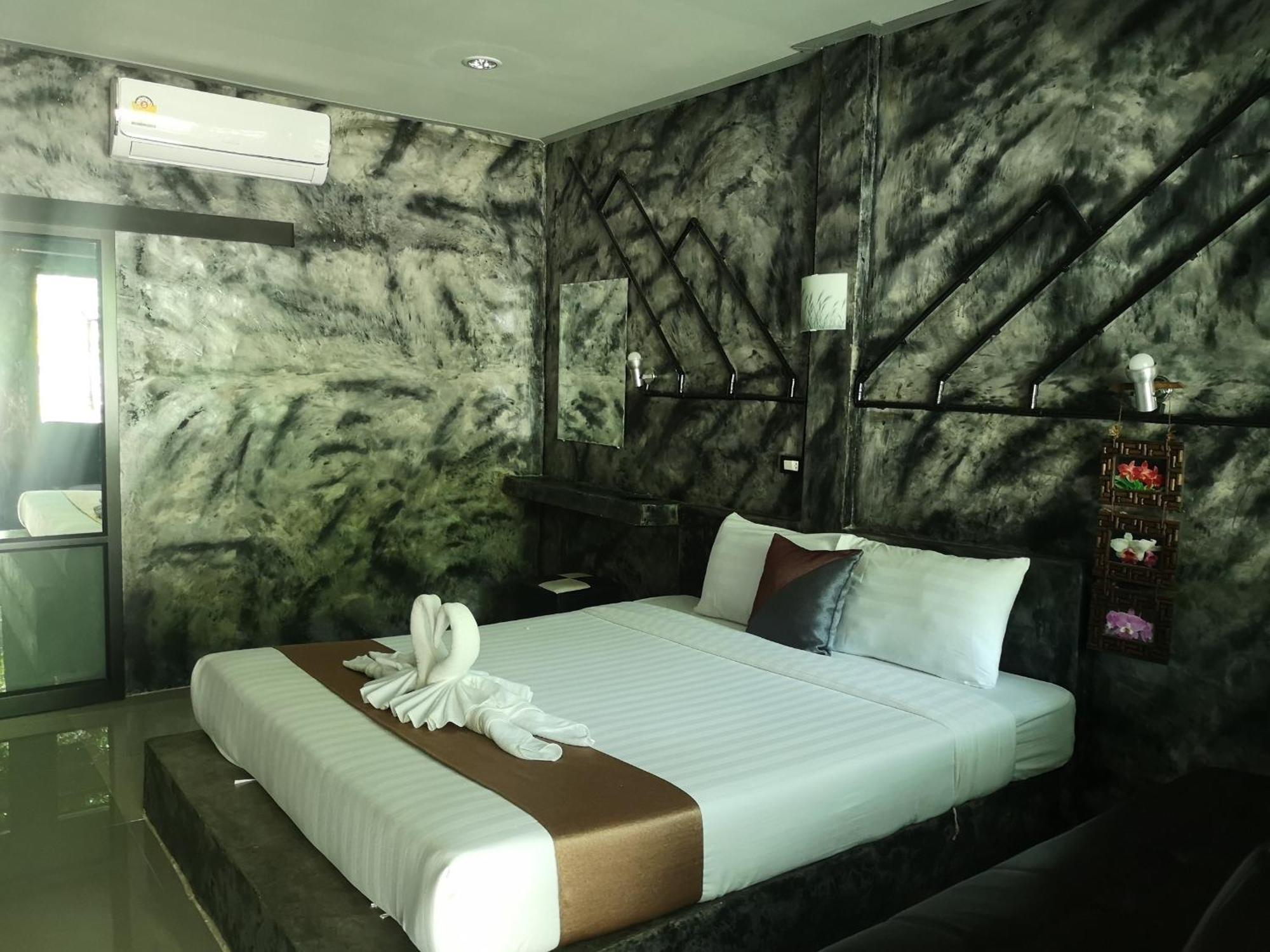 Keeree Loft Resort Thong Pha Phum Exterior photo