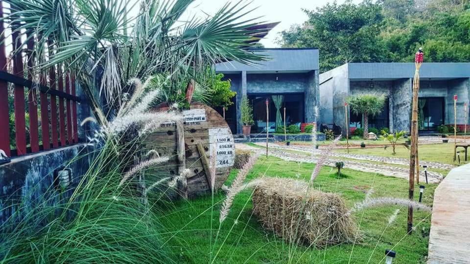 Keeree Loft Resort Thong Pha Phum Exterior photo